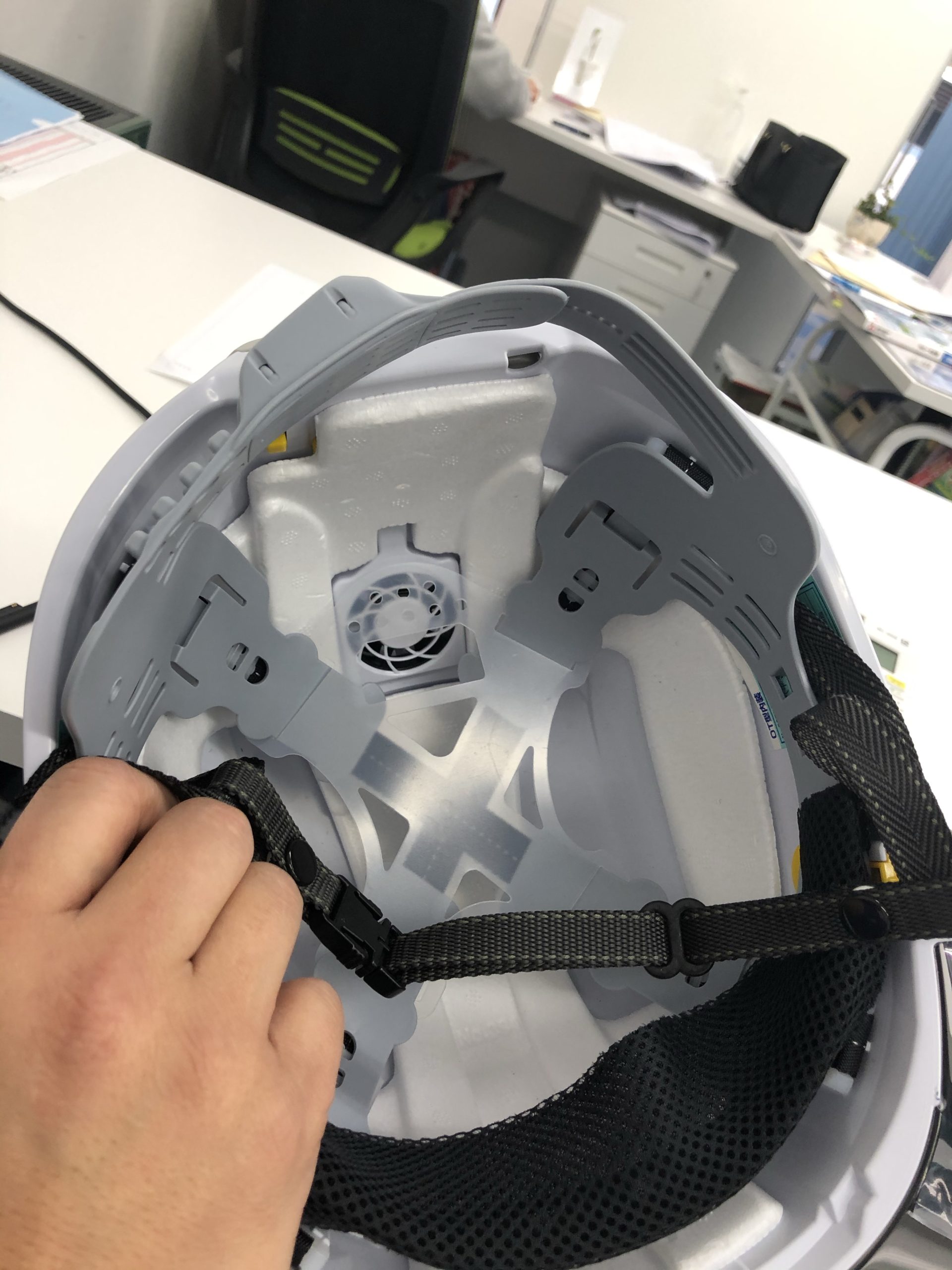 会社のヘルメットが来ました