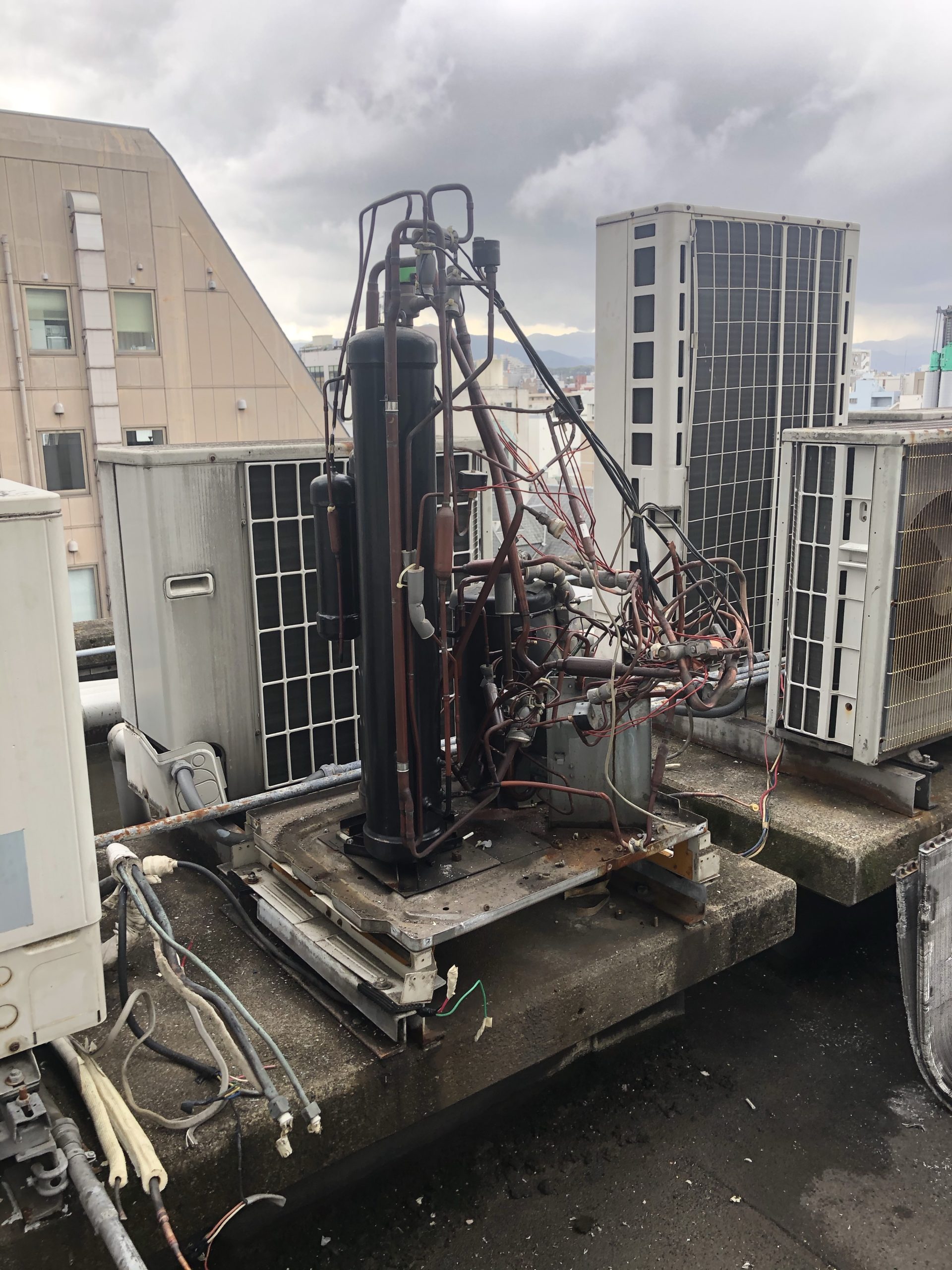 室外機を分解してみました