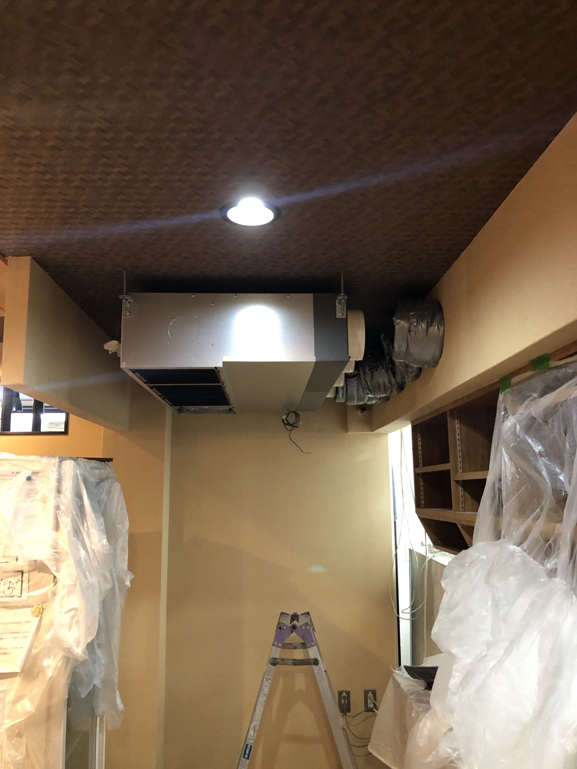 ビルトイン施工中